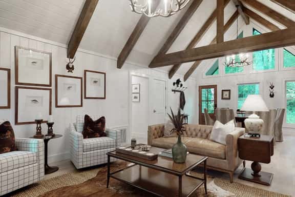 Luxury cabin w/ chef kitchen & two living rooms - Image 1