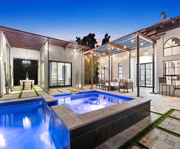 Resort retreat w/heated pool & hot tub